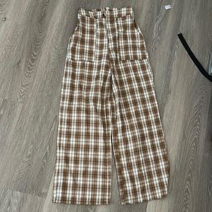 Super cute straight leg patterned pants!